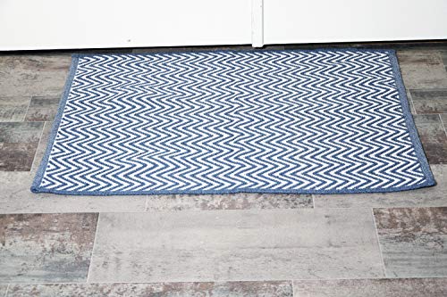 Zig Zag 2-ft x 3-ft White Rectangular Indoor or Outdoor Decorative Winter  Door Mat in the Mats department at