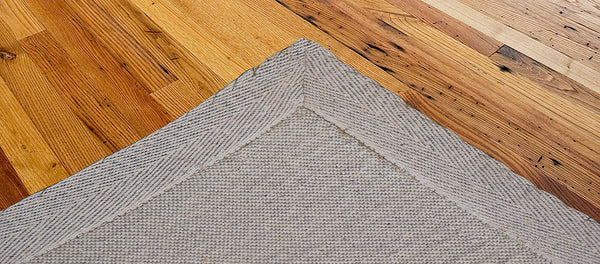 7x9 ft Grey & White Woolen Area Rug